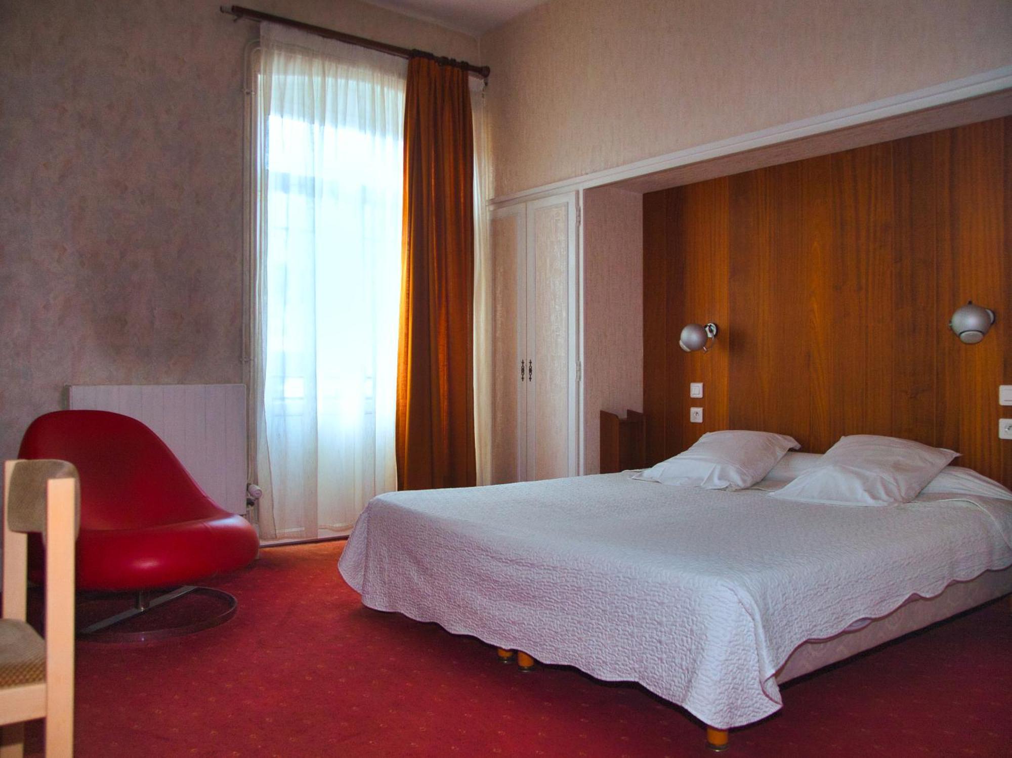 Hotel De Paris ชาเตล-กียง ภายนอก รูปภาพ